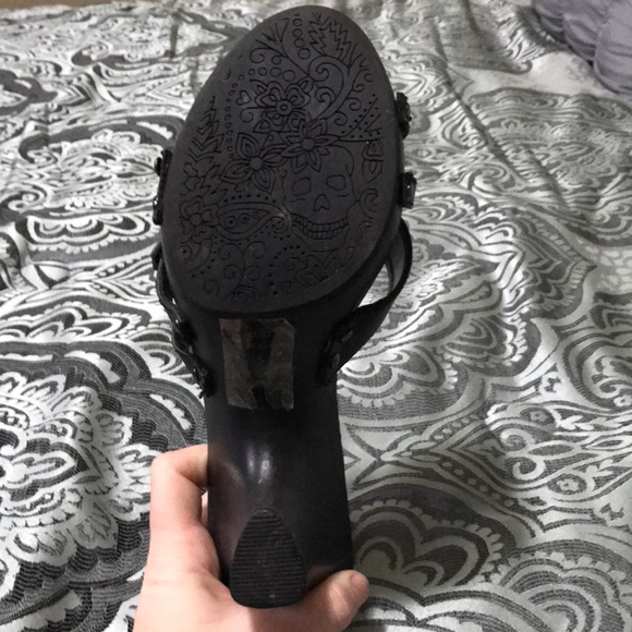 Wedge sandal. - Picture 3 of 4